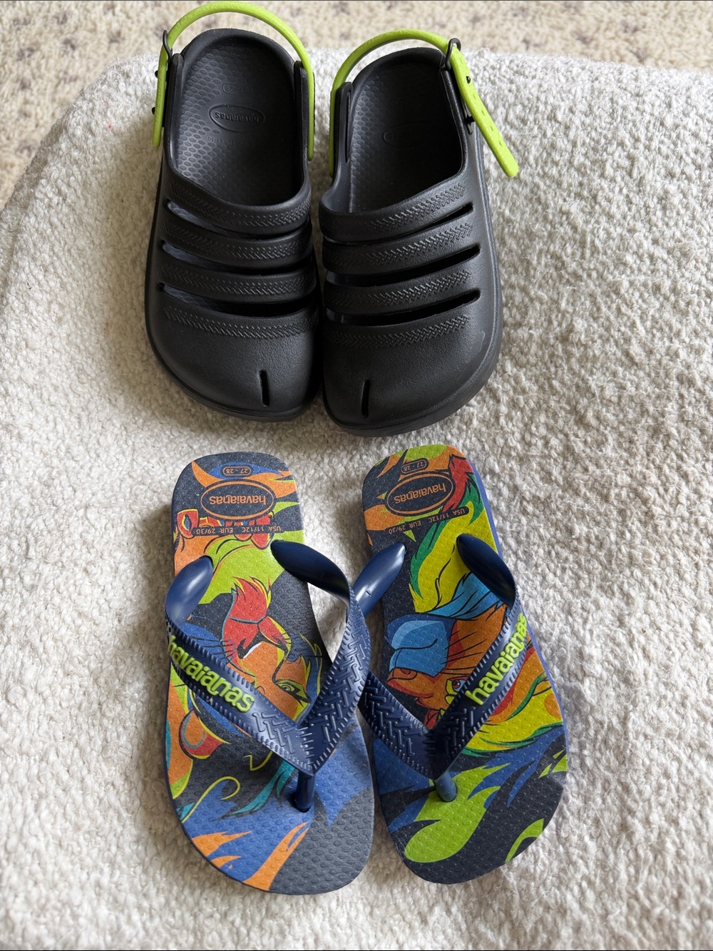 SET. Havaianas Kids Multicolor Flip-Flops & Black Closed-Toe Clogs Set 11/12C